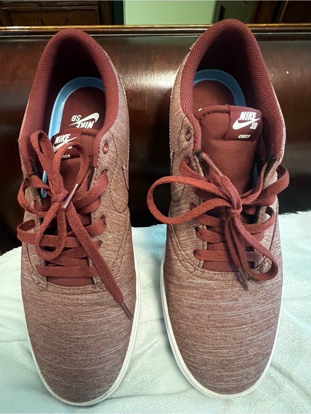 Nike SB Maroon Low-Top Sneakers